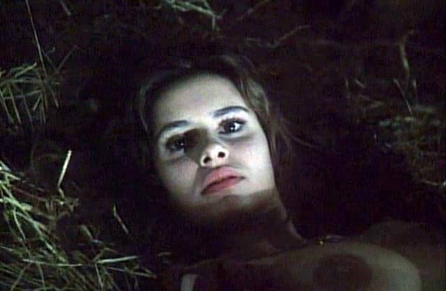 Debora Caprioglio nude – La maschera del demonio (1989)