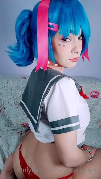 yukarinpyon Jugando con mi colita