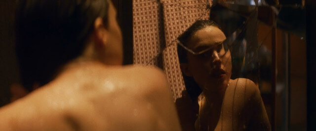Margaret Qualley sexy – IO (2019)