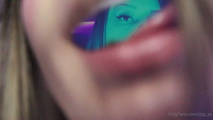 08 Izzy xx 5f089131123424d056e25 source xRggLJMC