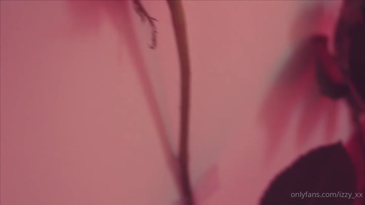 46 Izzy xx 5eced222155116b1911b0 source FsUb6ZzD